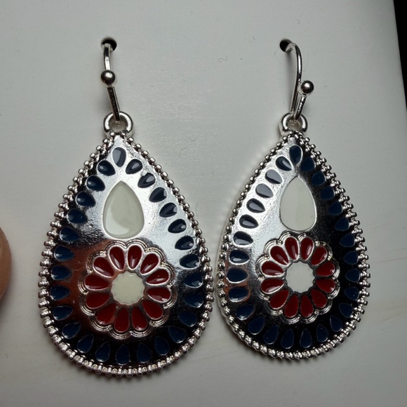 Boho Chic Teardrop Dangle Earrings - Picture 4 of 6